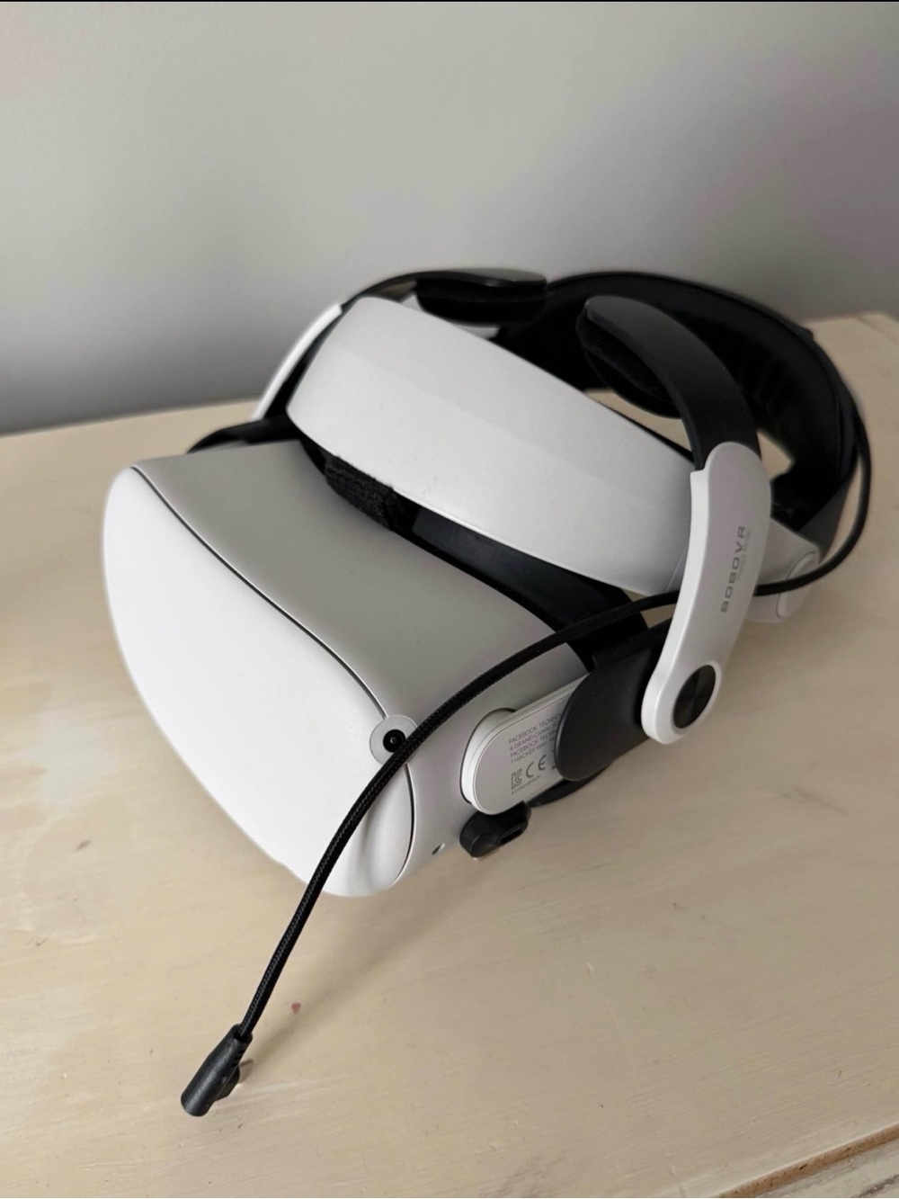 Meta Quest 2 VR Bundle w/ BOBOVR Head Strap Dock Batteries Controllers